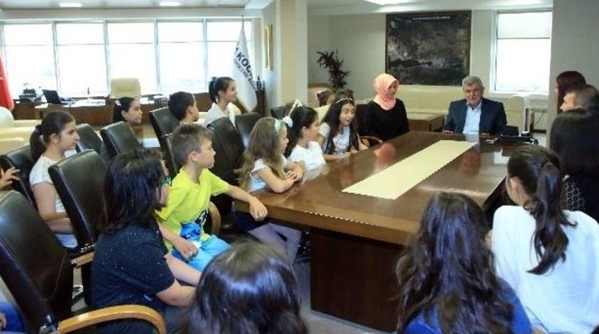 Karaosmanoğlu, T&uuml;rk Halk M&uuml;ziği &Ccedil;ocuk Korosunu Ağırladı