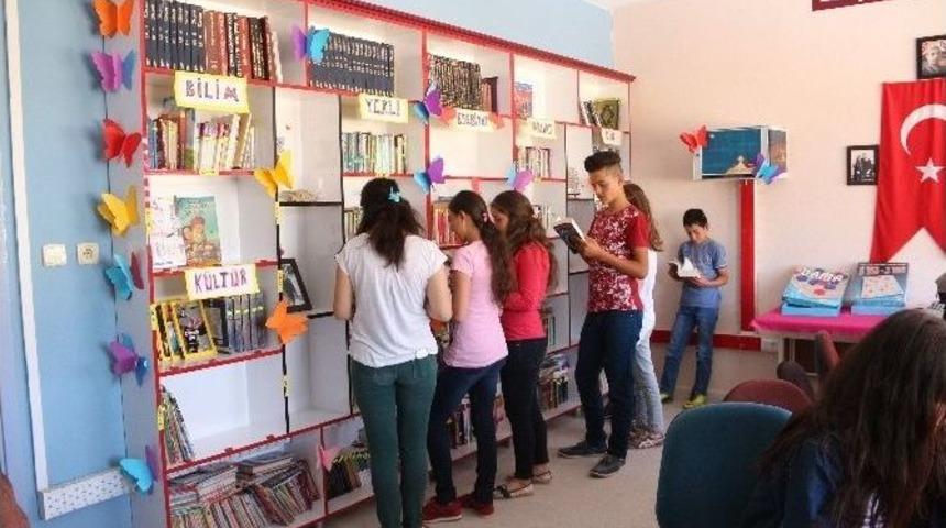 Okula Şehit Adına K&uuml;t&uuml;phane A&ccedil;ıldı