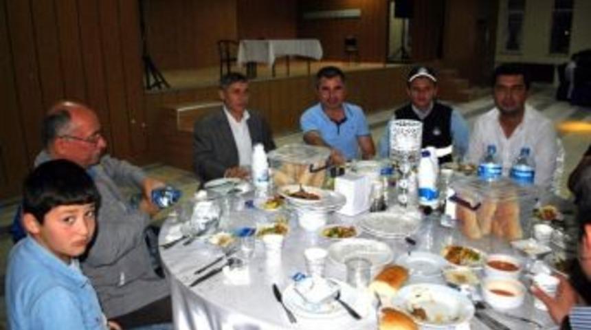 İscehisar’da Her Gün Yaklaşık 350 Kişiye İftar Yemeği Veriliyor