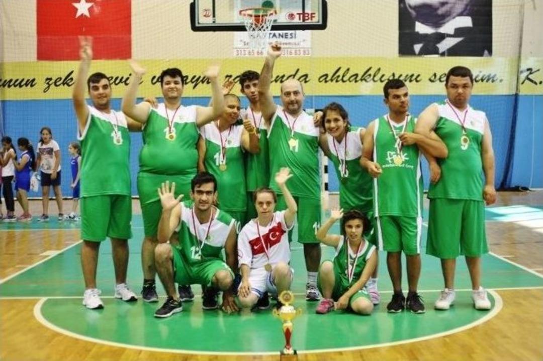 &Ouml;zel Sporcular Antren&ouml;rlere Karşı