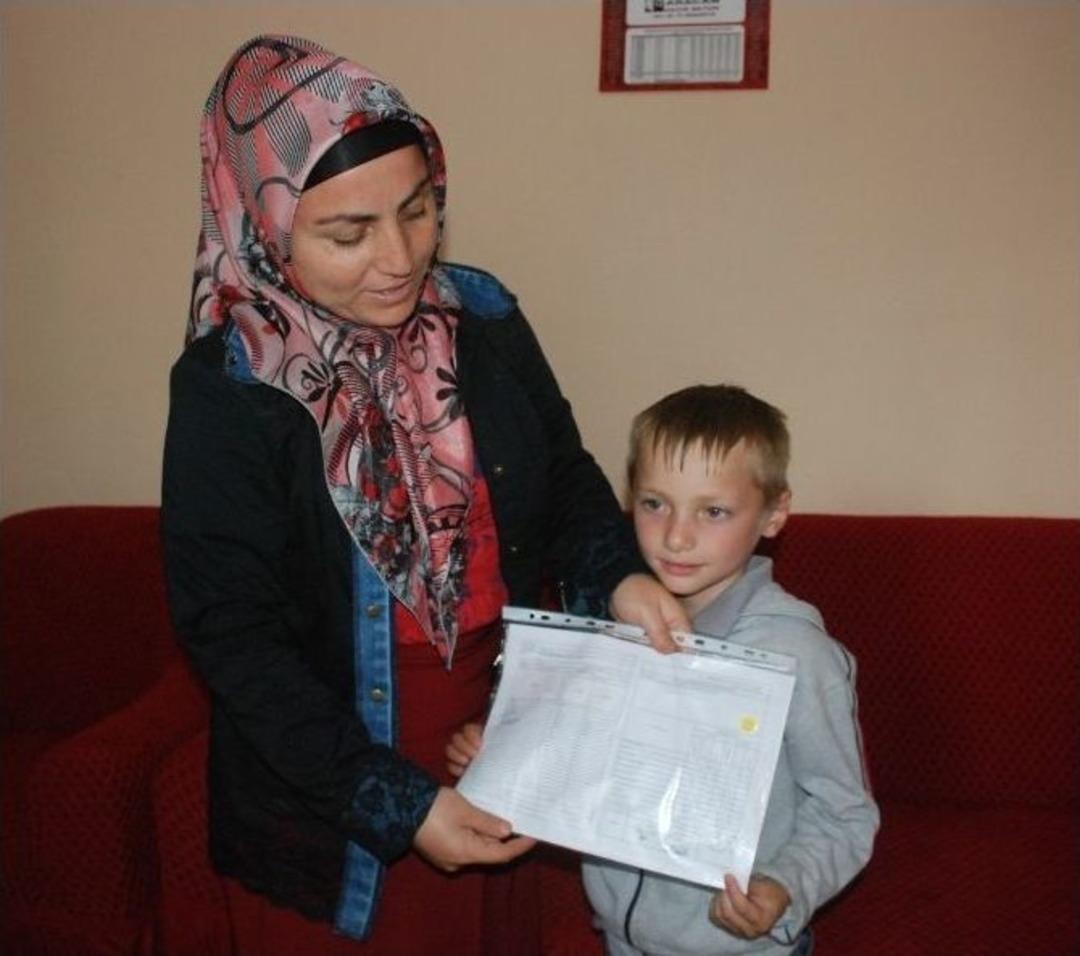 Kayıp &Ccedil;ocuklardan Bayram&rsquo;ın İkizinin Buruk Karne Sevinci