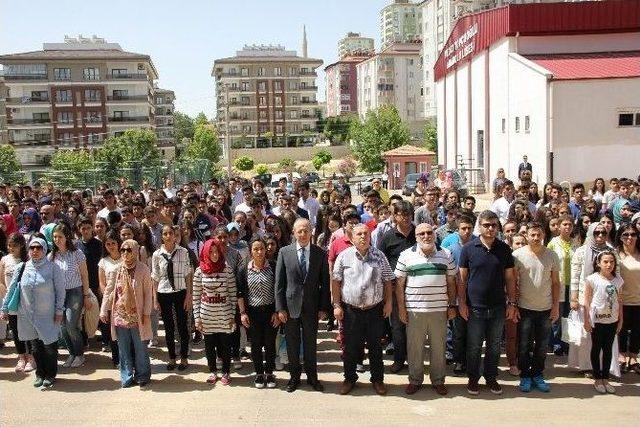 Vedat Top&ccedil;uoğlu Anadolu Lisesinde Karne Heyecanı 1