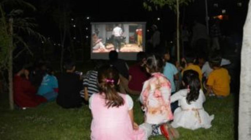 Ergani&rsquo;de A&ccedil;ık Havada Film G&ouml;sterimi Yapıldı