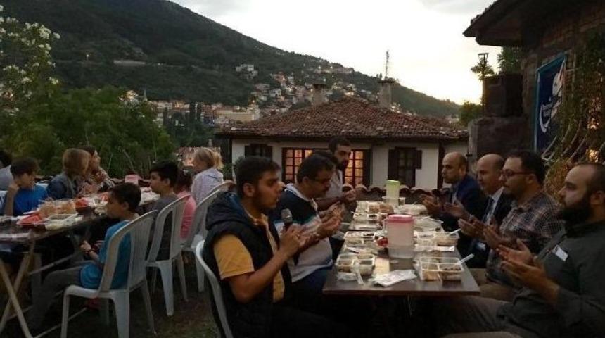 Ak Parti İl Başkanı Cemalettin Torun İftarda Gen&ccedil;lerle Biraraya Geldi