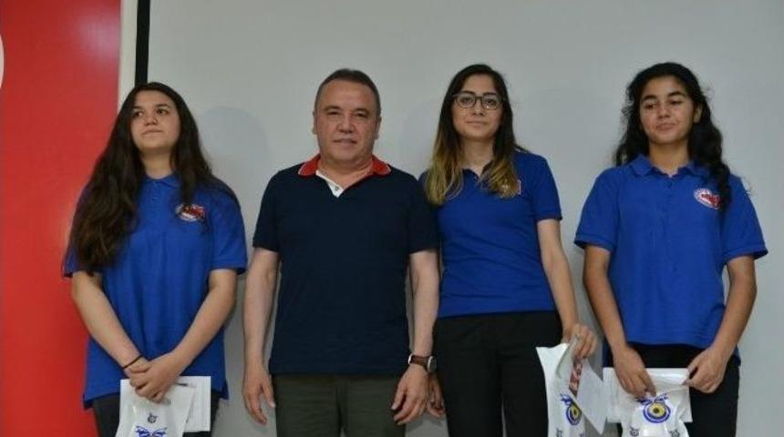 Başkan B&ouml;cek&rsquo;i Duygulandıran Karne T&ouml;reni