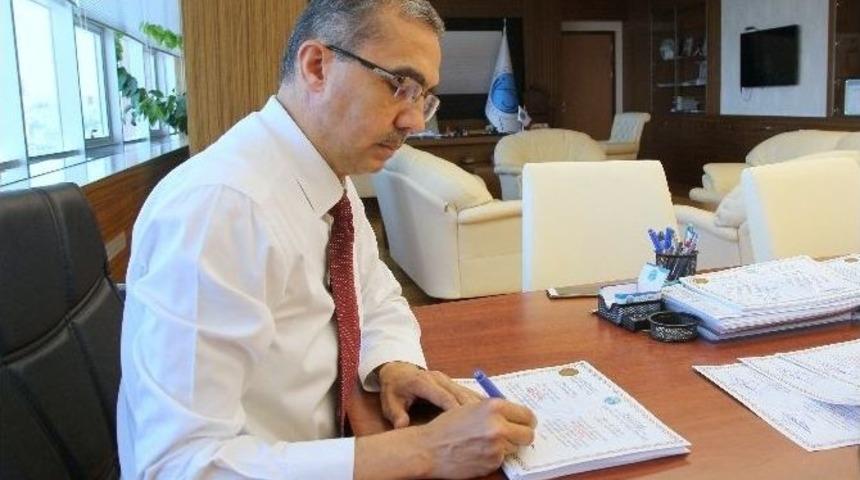 Üniversitede Diplomalar Hazır