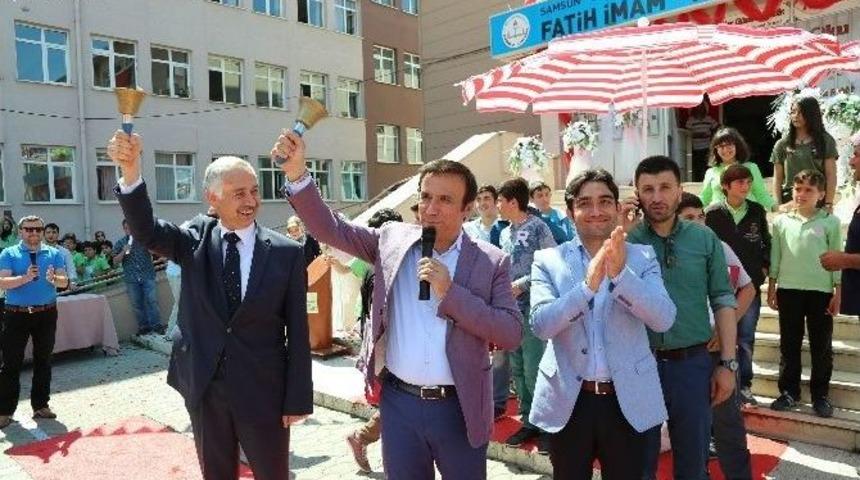 Başkan Gen&ccedil;, &Ouml;ğrencilerin Karne Heyecanına Ortak Oldu