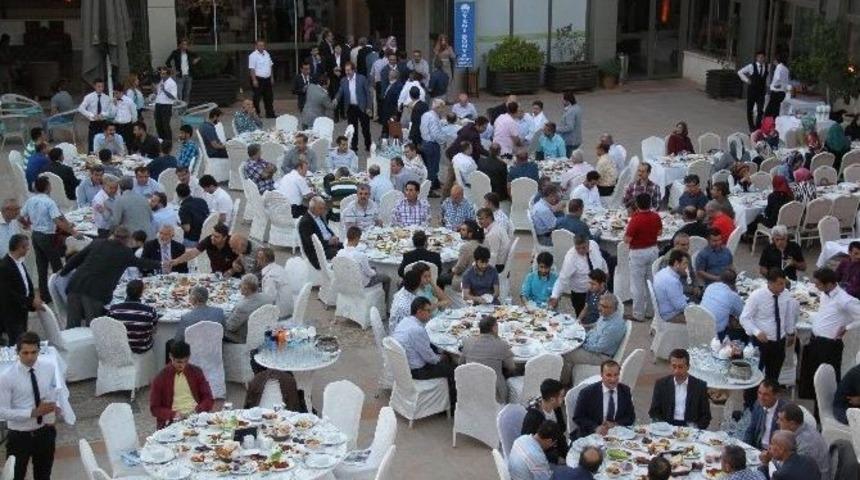 Yeni D&uuml;nya Vakfı &Uuml;yeleri İftarda Buluştu