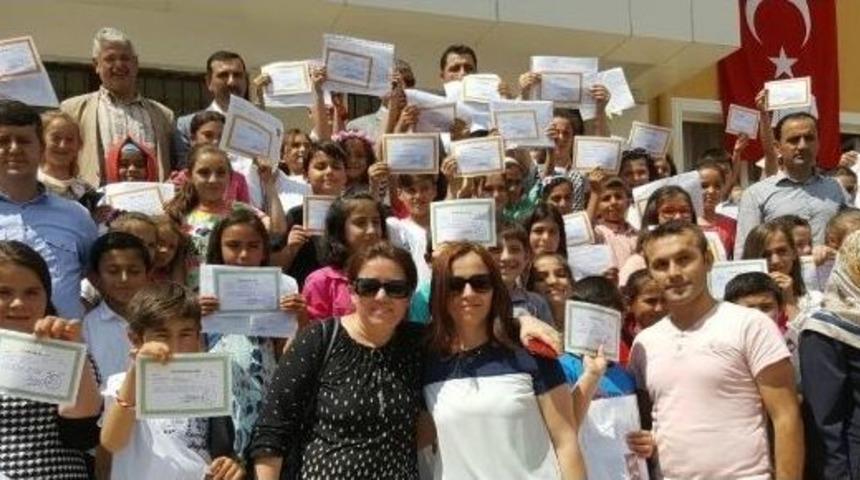 Başkan Sarıcaoğlu, &Ouml;ğrencilerin Karne Sevincini Paylaştı