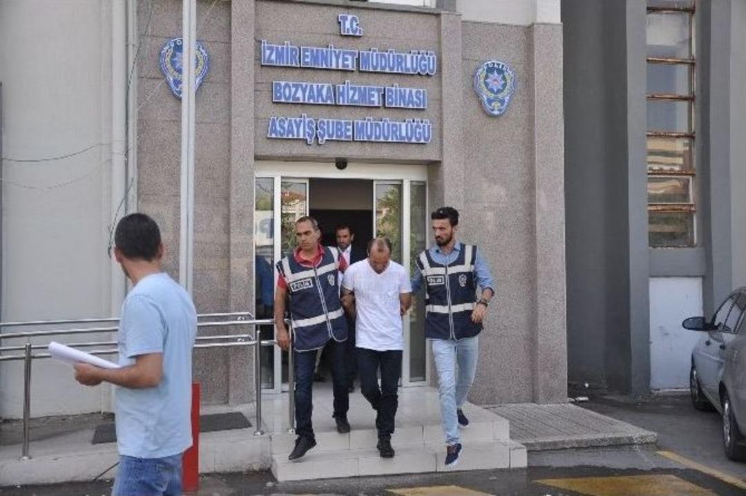 Polisin 17 Dakikada Yakaladığı Soyguncunun Gasp Anı Kameraya Yansıdı