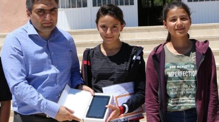 Başarılı &Ouml;ğrencilere Tablet Bilgisayar