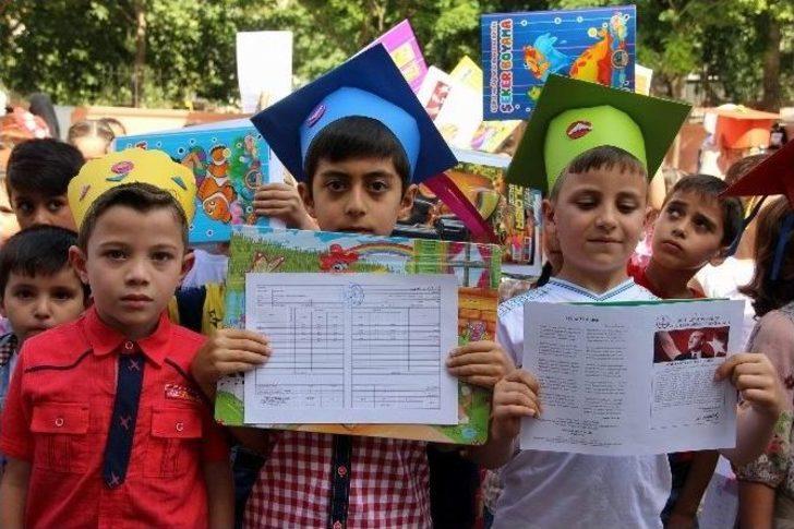 Suriyelilerin Karne Sevinci G3