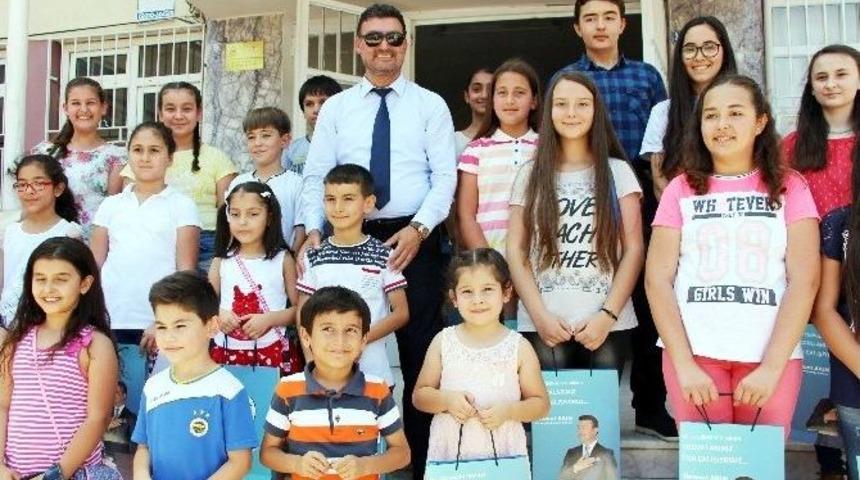 Başkan Akın&rsquo;dan &Ouml;ğrencilere Karne Hediyesi