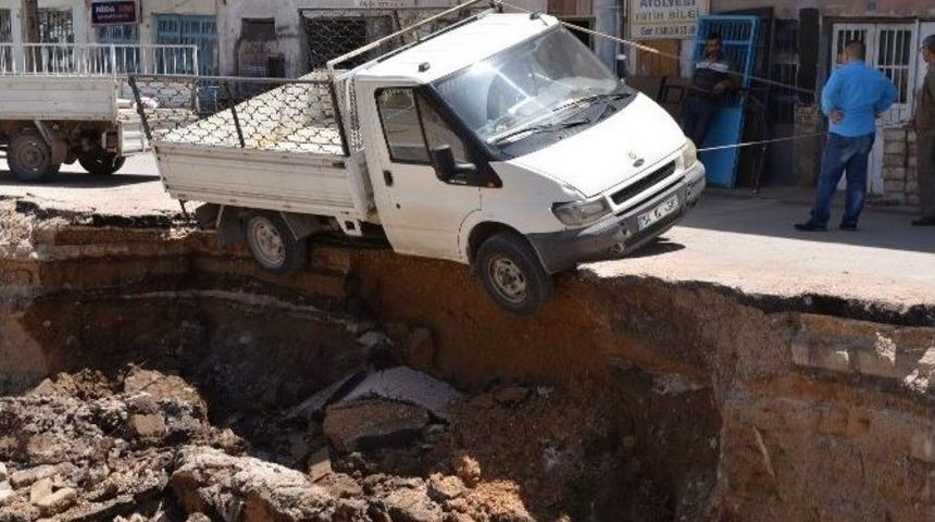 Dereye D&uuml;şmek &Uuml;zere Olan Ara&ccedil; İple Bağlandı