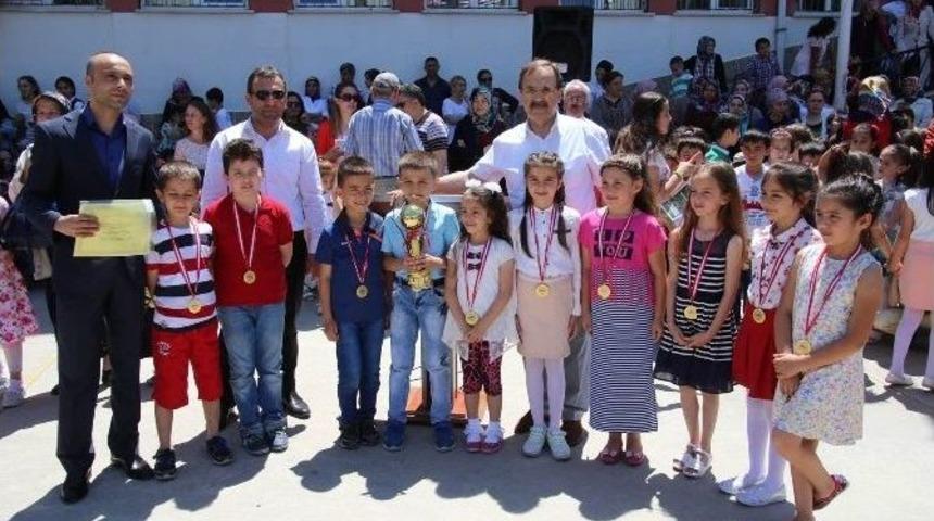 Başkan Şahin, Karne Dağıtım T&ouml;renlerine Katıldı