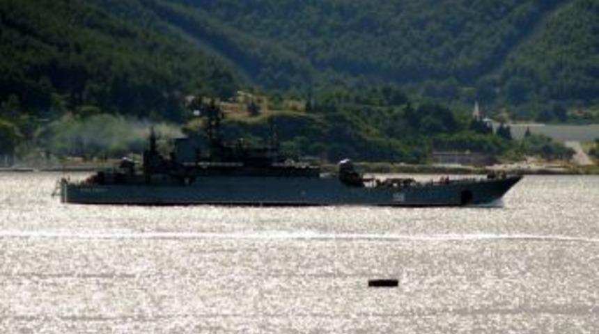 Rus Savaş Gemisi &Ccedil;anakkale Boğazından Ge&ccedil;ti