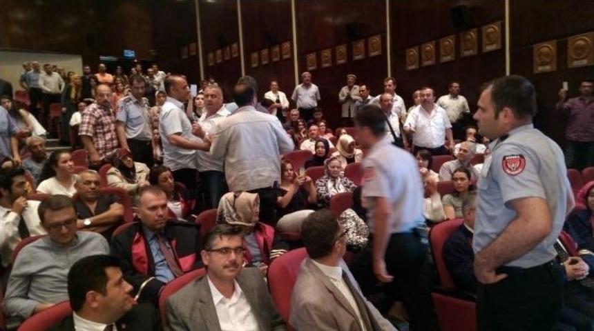 Er&uuml;&rsquo;de Protestolu Mezuniyet T&ouml;reni