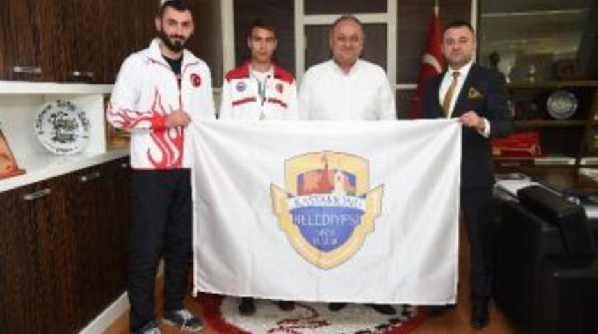 Başkan Babaş, Wushu Balkan Şampiyonu &Ccedil;ayan&rsquo;ı &Ouml;d&uuml;llendirdi
