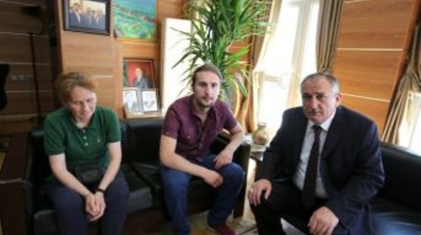 Sağ G&ouml;z&uuml;n&uuml; Kaybeden Gence Belediye Başkanı Sahip &Ccedil;ıktı