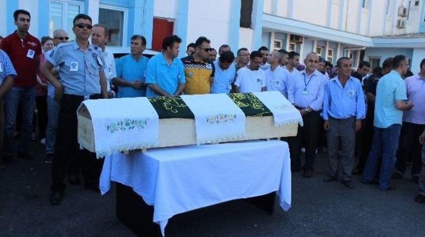 Vefat Eden Ambulans Şof&ouml;r&uuml; İ&ccedil;in Hastane &Ouml;n&uuml;nde T&ouml;ren D&uuml;zenlendi
