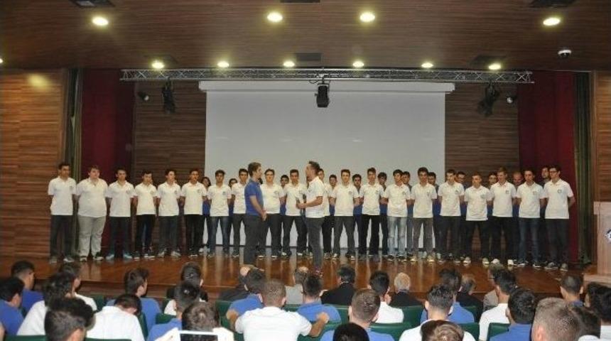 İlk Mezunlar Karnelerini Aldı