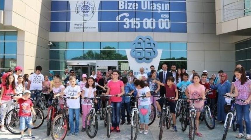 Biga Belediyesi’nden Karne Hediyesi