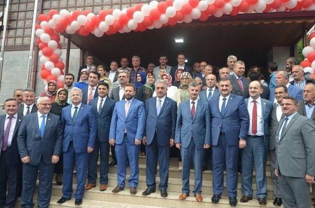 Eski Gümrük Bakanı Hayati Yazıcı Rize’de