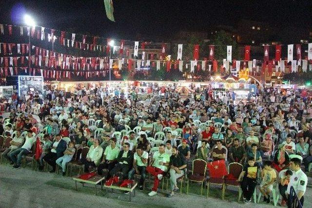 Beyoğlu’nda Dev Ekranda Milli Maç Heyecanı