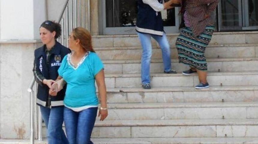 Aşk Vaadi İle Vatandaşları Dolandıran 3 Kadın Tutuklandı