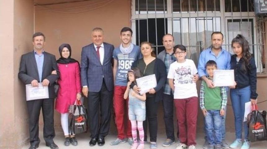Hakkari Mesleki Ve Teknik Anadolu Ticaret Lisesi 140 Mezun Verdi