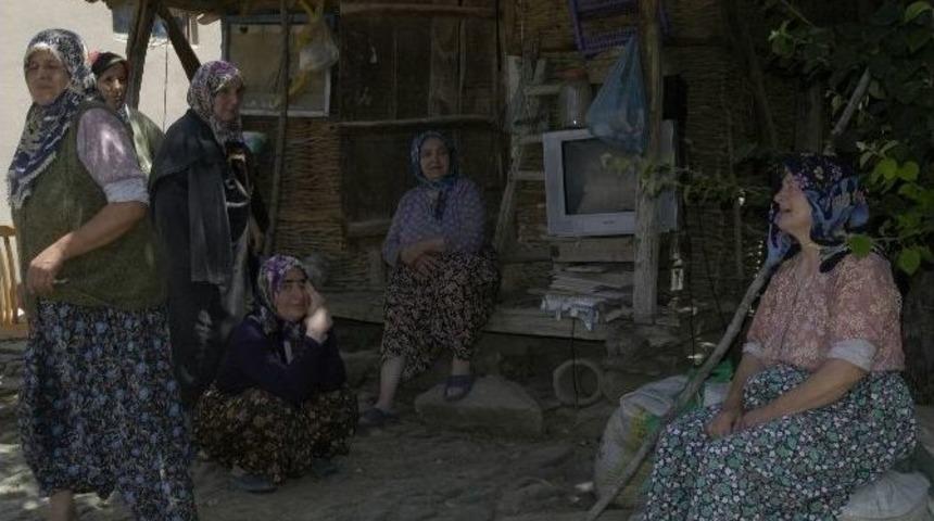 Tek Başına Yaşadığı Ev Yanınca Ağlayıp Feryat Etti