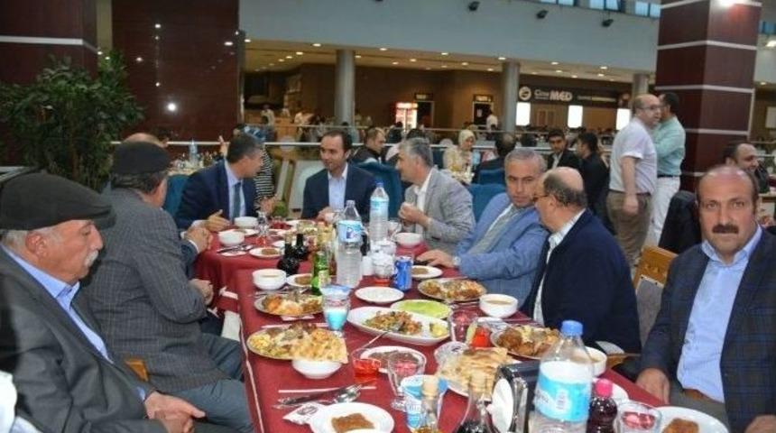 Kaymakam Erkan Ve Başkan Aksoy Muhtarlarla İftarda Bir Araya Geldi