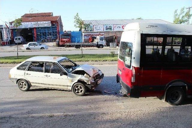 Eskişehir’de Trafik Kazası: 2 Yaralı