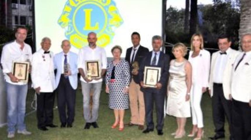 Bademler K&ouml;y Tiyatrosu &Ouml;d&uuml;le Doymuyor