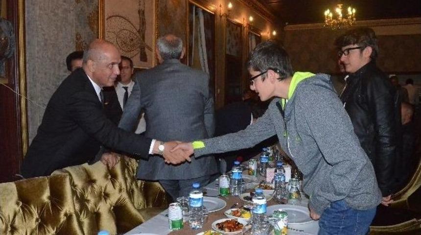 Ilıcalı Kadem&rsquo;in İftar Yemeğine Katıldı