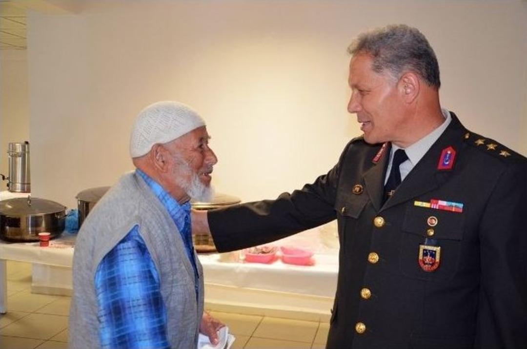 Tosya Jandarma Komutanlığı&rsquo;ndan Huzurevine Ziyaret