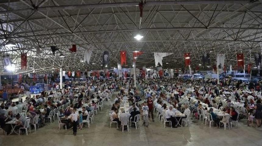 &Uuml;&ccedil; Mahalle Muratpaşa İftarında Buluştu