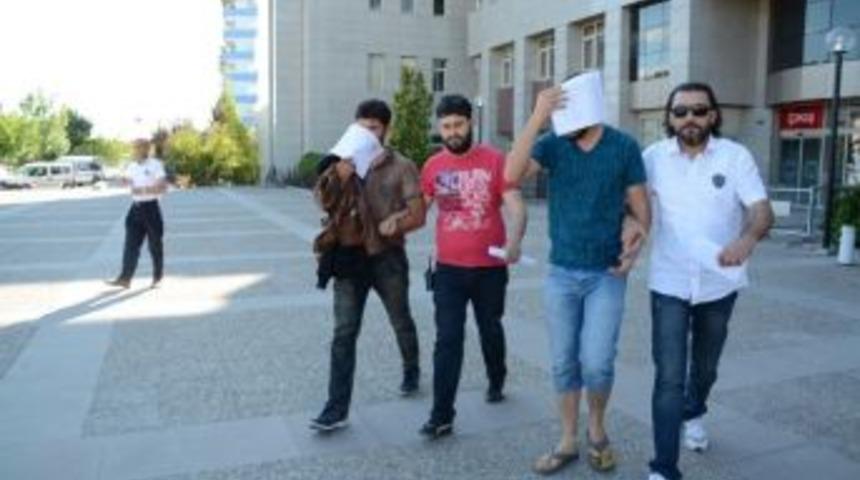 Ka&ccedil;ak Sigarayla Yakalanan 2 Suriyeli Tutuklandı