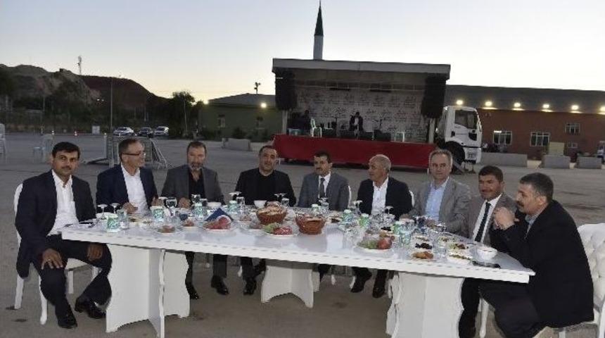 Ankara Büyükşehir Belediyesi Fen İşleri Daire Başkanlığı Personeli İftarda Buluştu