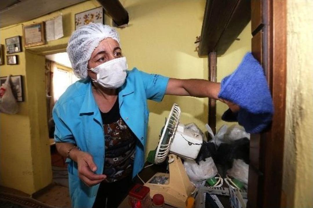 Buca&rsquo;da İhtiya&ccedil; Sahiplerine &Uuml;cretsiz Bayram Temizliği