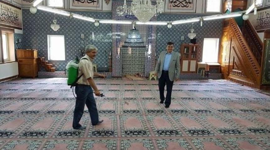 Pazaryeri&rsquo;nde Camiler G&uuml;l Suyu İle Temizleniyor