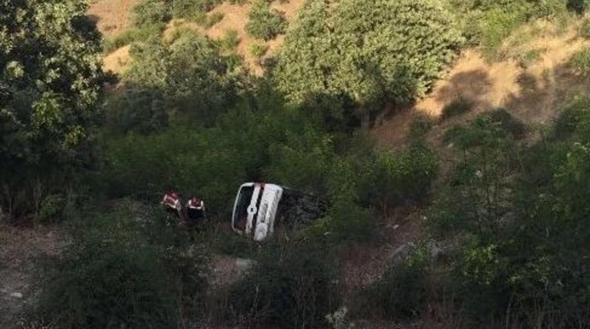 Virajı Alamayan Ara&ccedil; U&ccedil;uruma Yuvarlandı: 1 &Ouml;l&uuml;