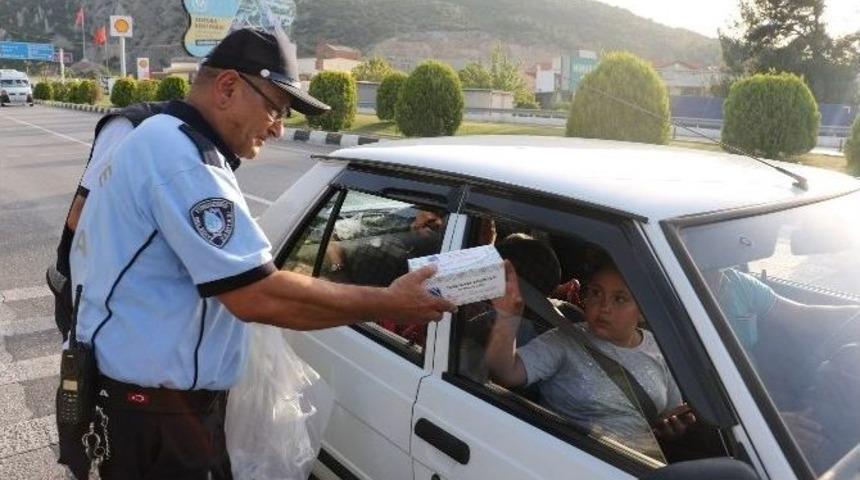 Yunusemre Belediyesi İftara Yolda Yakalananları Da Unutmuyor