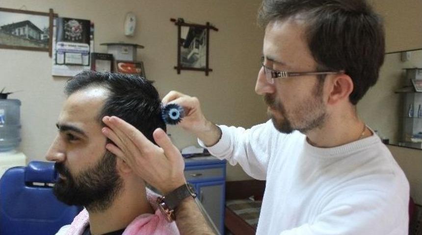 Canlı Şiir Eşliğinde Sa&ccedil; Sakal Tıraşı