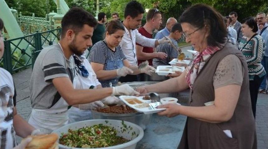 G&ouml;rme Engelliler İftarda Bir Araya Geldi