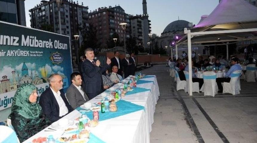 Başkan Aky&uuml;rek&rsquo;ten Meclis &Uuml;yelerine İftar