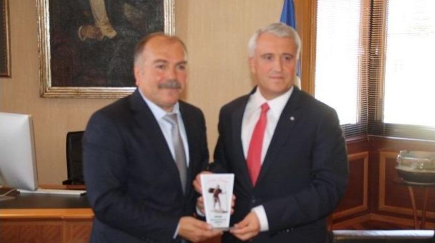 Miyad&rsquo;dan Rekt&ouml;r G&uuml;ndoğan&rsquo;a Nezaket Ziyareti