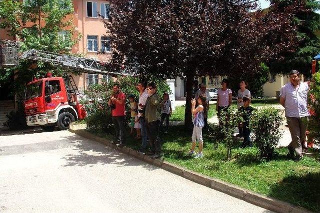 Lys Dönüşü Evlerine Giremediler, Yardımlarına İtfaiye Koştu