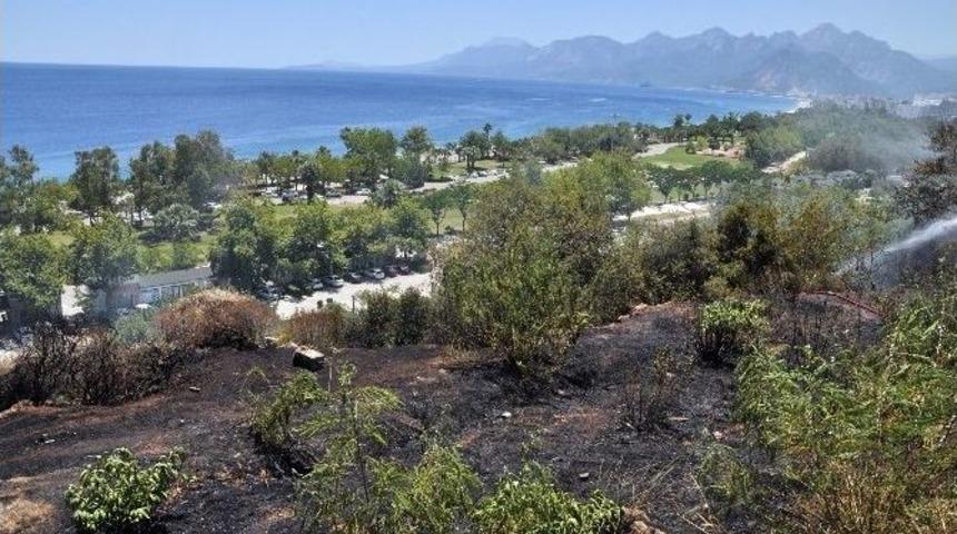 Konyaaltı Beach Park&rsquo;ta &Ccedil;ıkan Yangın Paniğe Neden Oldu