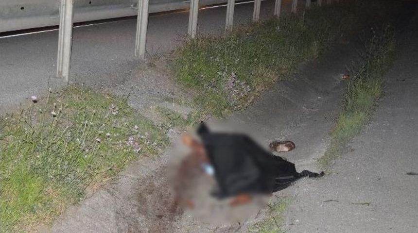 Teravih &Ccedil;ıkışı Evine Giderken Otomobil Altında Can Verdi